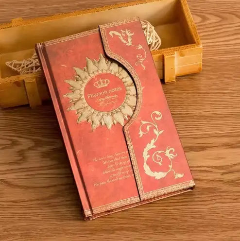 Retro notitieboekje met magnetische sluiting