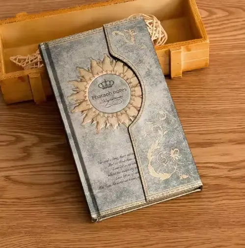 Retro notitieboekje met magnetische sluiting