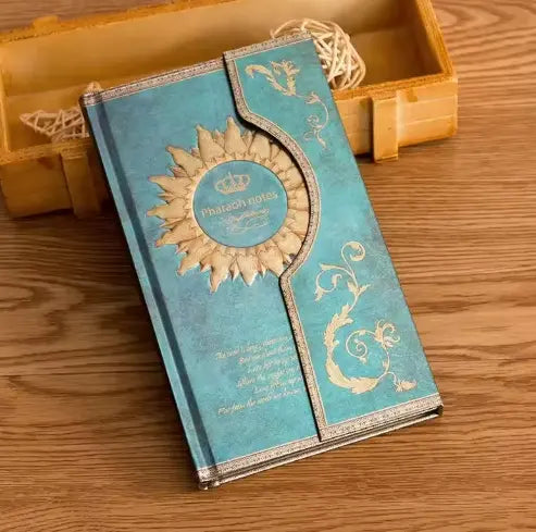 Retro notitieboekje met magnetische sluiting