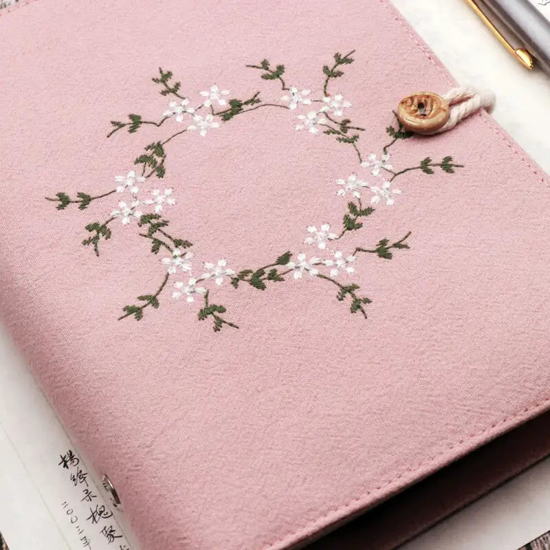 Carnet Brodé en Tissu Rose