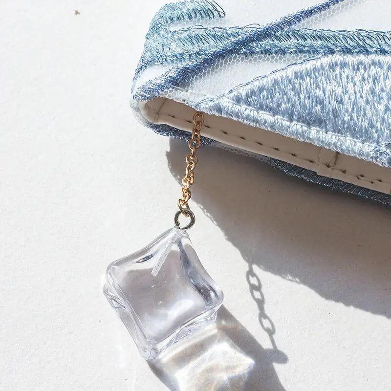 Carnet Brodé – Style Doux et Minimaliste