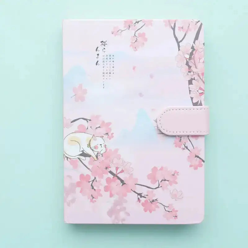 Carnet “Douceur Sakura” – Chat Kawaii sous les Fleurs du Japon