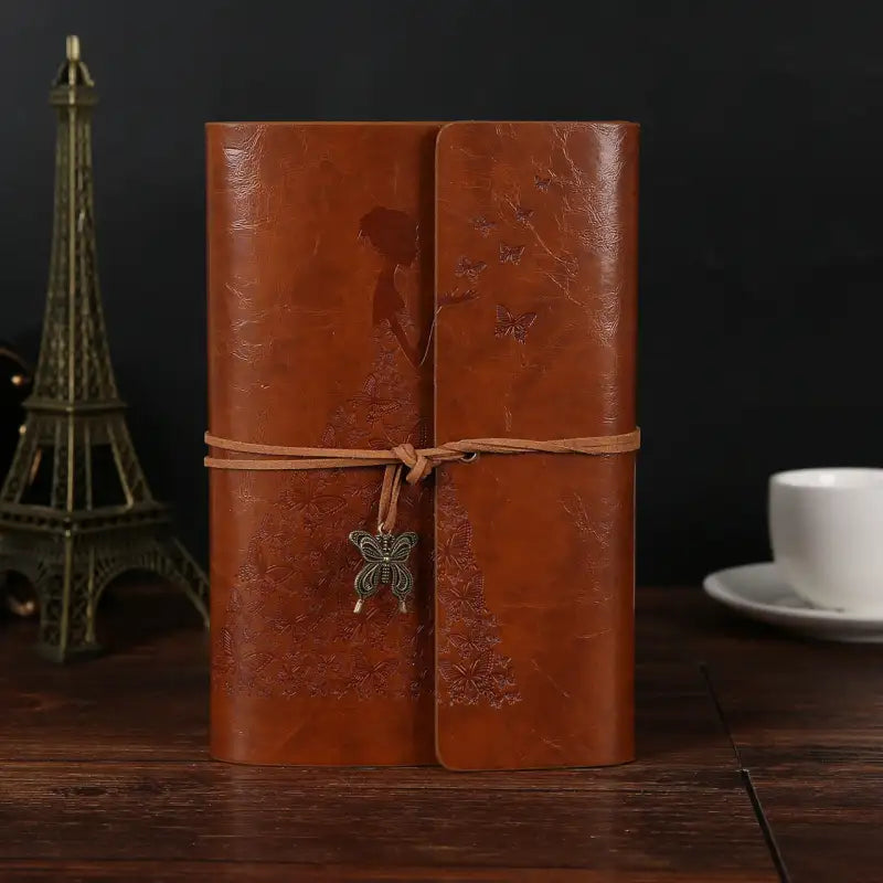 Carnet Papillon Chic – Journal Intime à Cordon en Cuir Vieilli