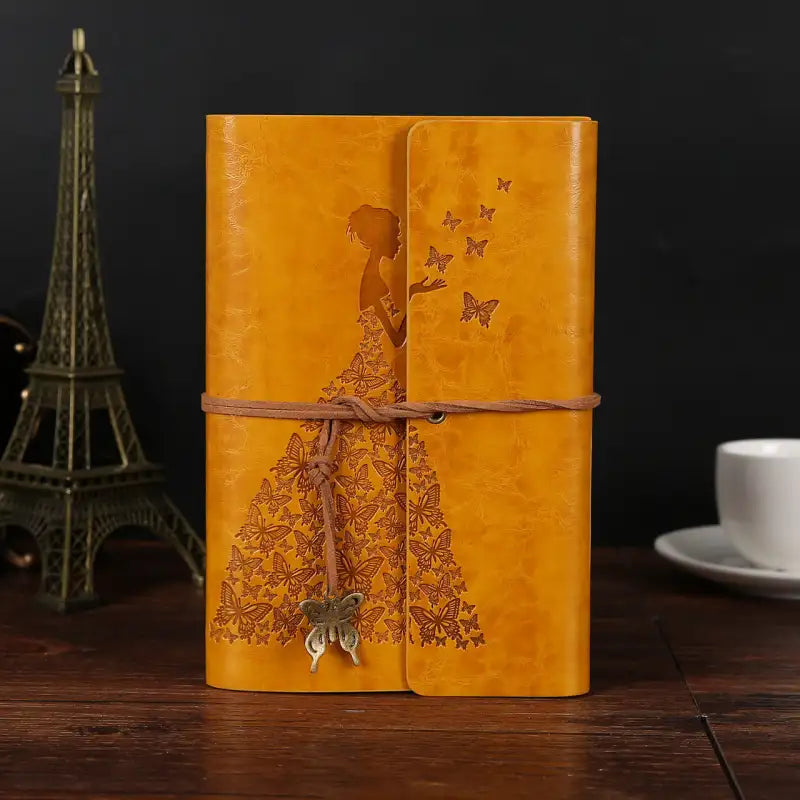 Carnet Papillon Chic – Journal Intime à Cordon en Cuir Vieilli